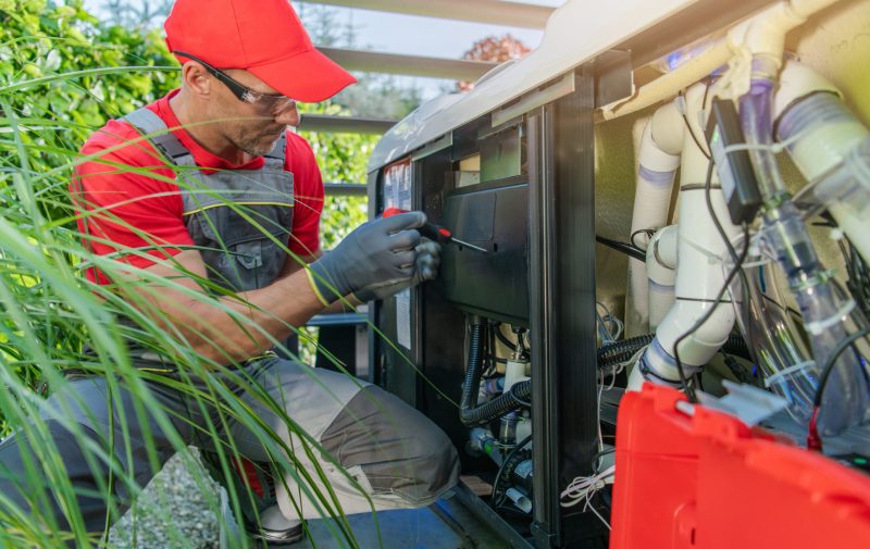 Residential,Hot,Tub,Pump,Problem,Resolving,By,Professional,Caucasian,Spa